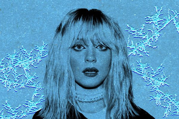British pop singer/songwriter Maisie Peters’s favorite book, Donna Tartt’s The Secret History, inspired an obsession with New England winters.