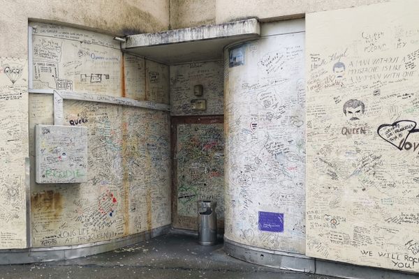 The original entrance to legendary Mountain Studios. 