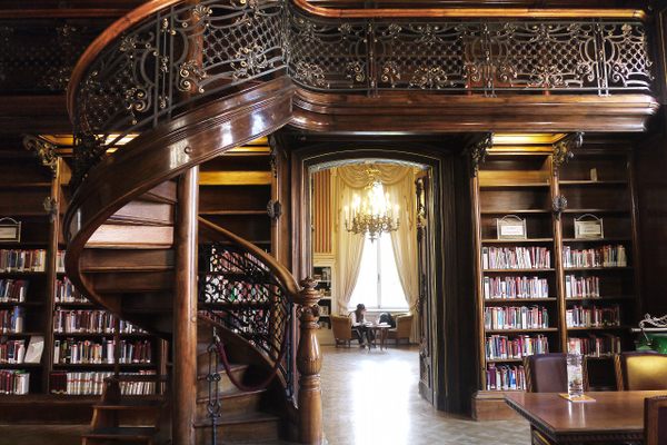 Reading room in the Ervin Szabo Library