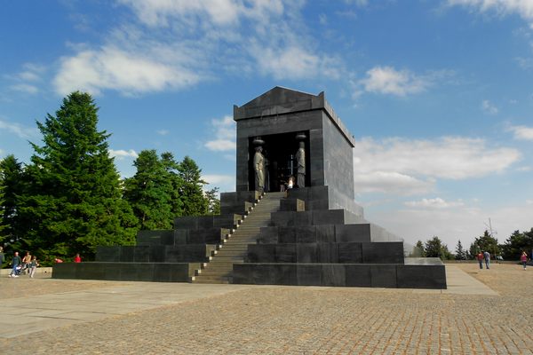 Monument to the Unknown Hero.