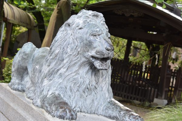 The lion of Trafalgar Square…or Mitsukoshi?