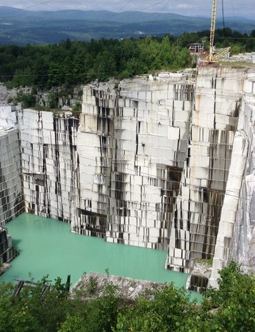 The Rock of Ages Granite Quarry is the world's largest deep-hole dimension granite quarry. 