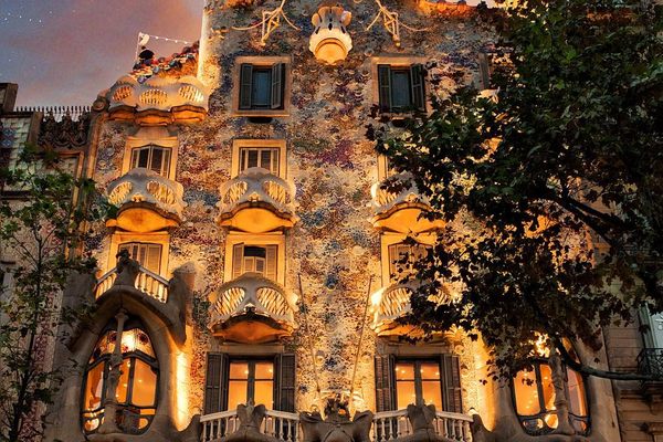 Street view of Casa Batlló