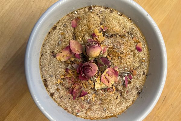 Apicius doesn’t specify decorating this dish with rose petals, but it adds a nice touch.