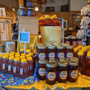 All sorts of varieties of honey are available. 