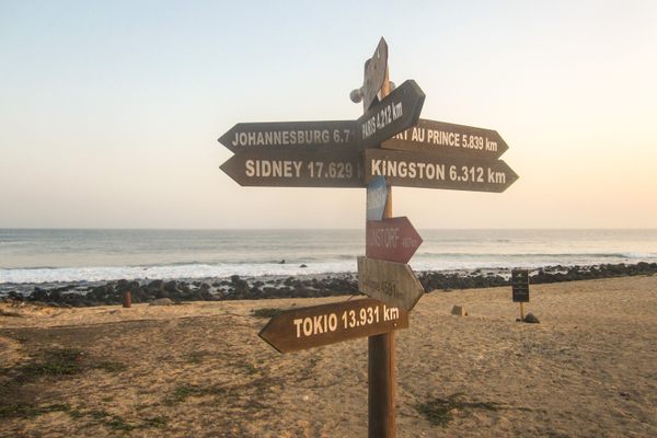 Pointe de Almadies sign