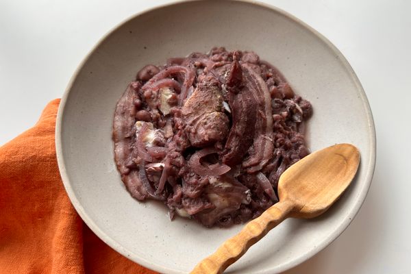 Red wine, fish, and hardtack were the main ingredients of old-fashioned chowder.