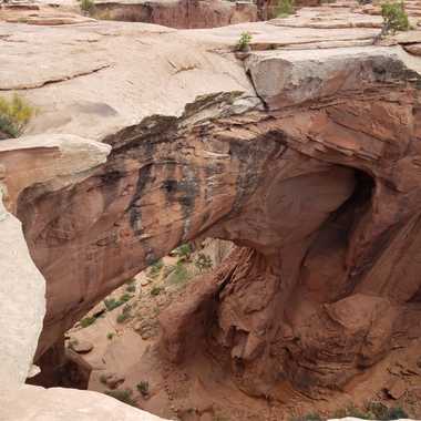 Oblique view of the west arch, looking southeast.  The edge of the east arch is barely visible at the top of the photo.